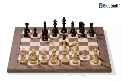 Szachownica elektroniczna DGT Bluetooth E-Board Orzech + Figury DGT Royal